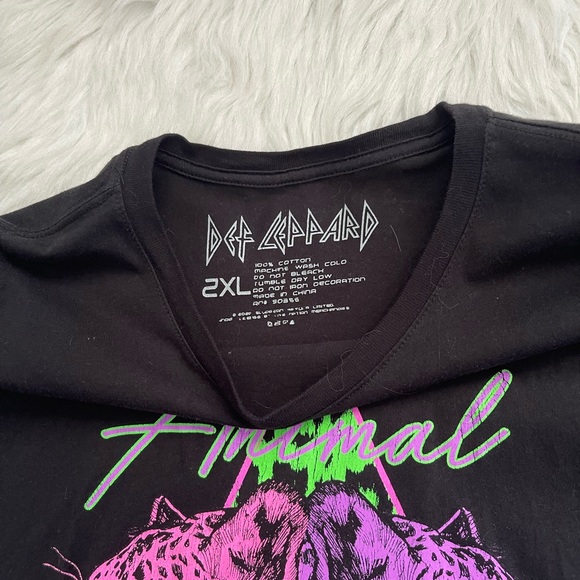 Def Leppard Crop Top Animal Print Graphic Shirt Women Size 2XL Black Pink - Picture 4 of 9